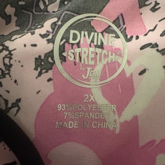 NWT  Scrub Top - Healing Hands Breast Cancer Awareness Stretch - Picture 8 of 9